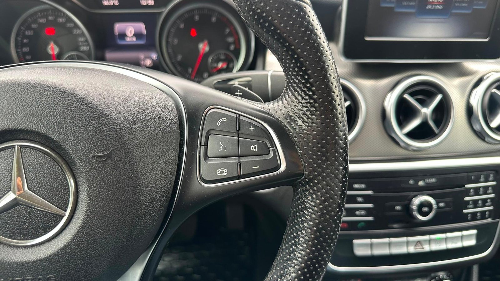 Mercedes-Benz GLA 2019 - Imagen 12 de 20