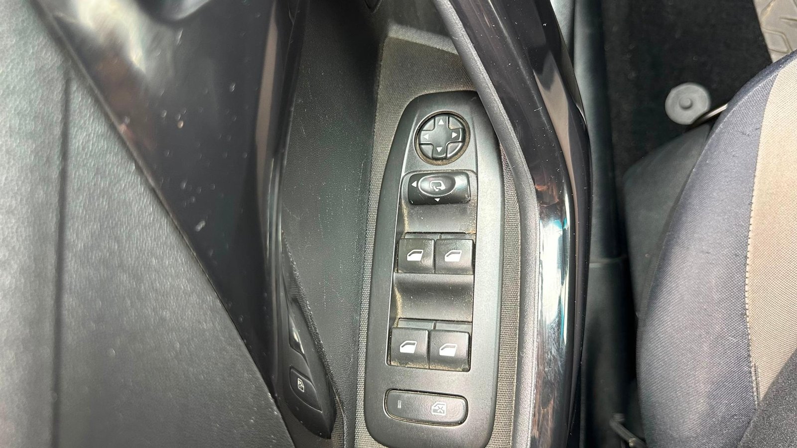 Peugeot 208 PURE TECH HB 1.2 2019 - Imagen 7 de 19