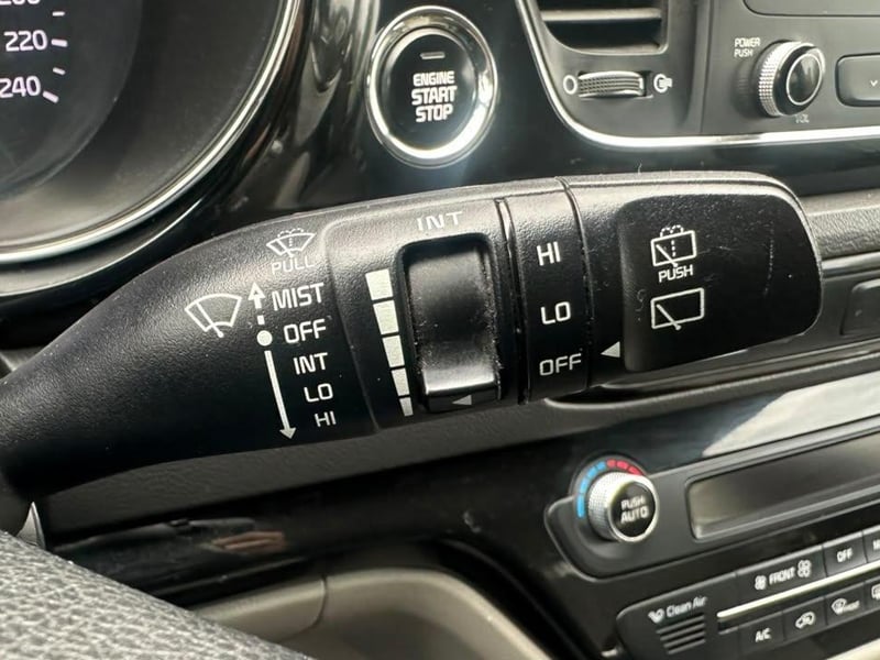 Kia Grand Carnival 2016 - Imagen 14 de 20