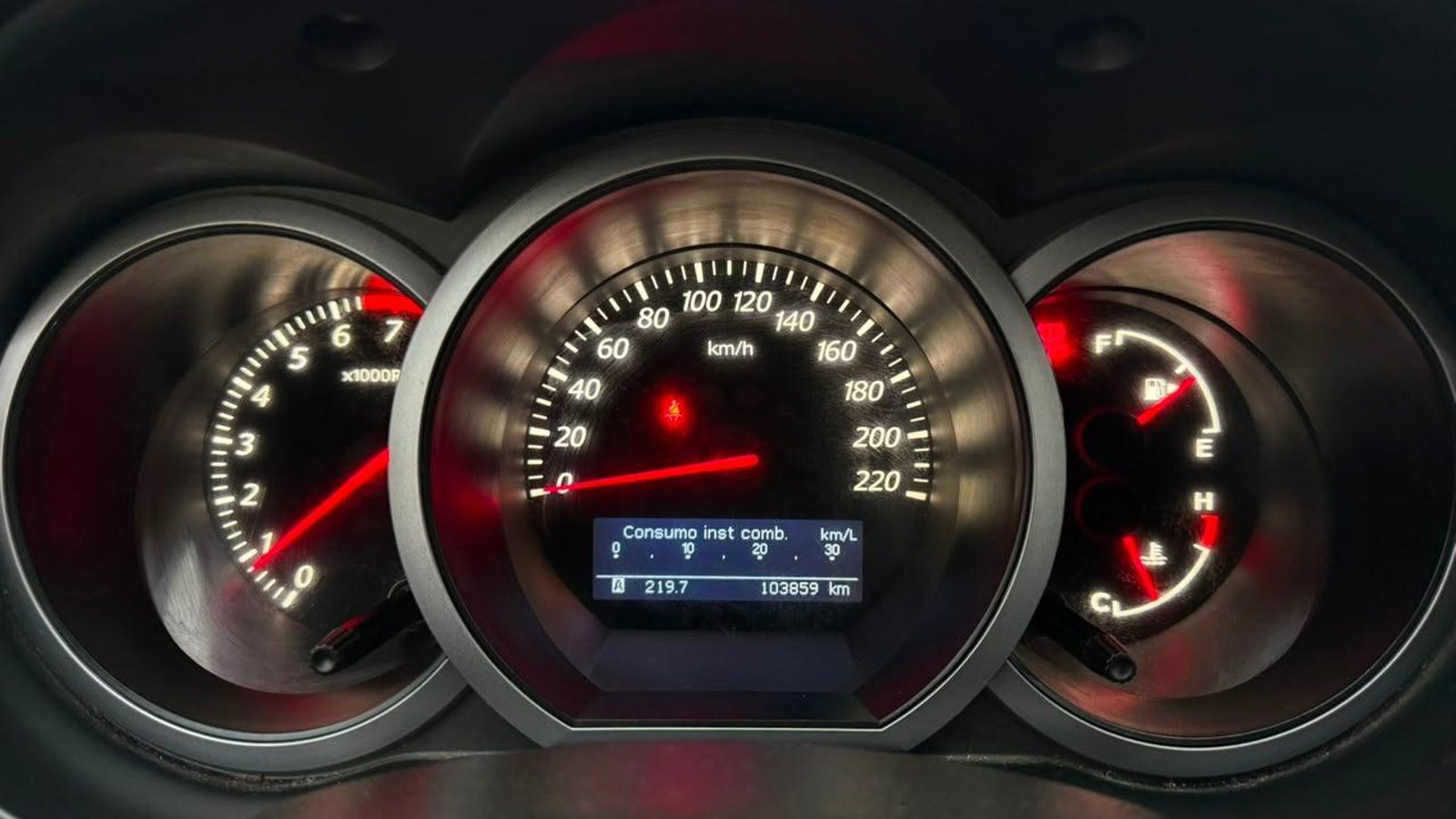 Suzuki GRAND NOMADE 2015 - Imagen 8 de 18