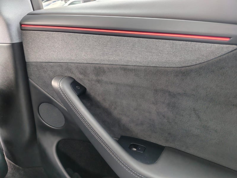 Tesla MODEL Y 2025 - Imagen 18 de 18