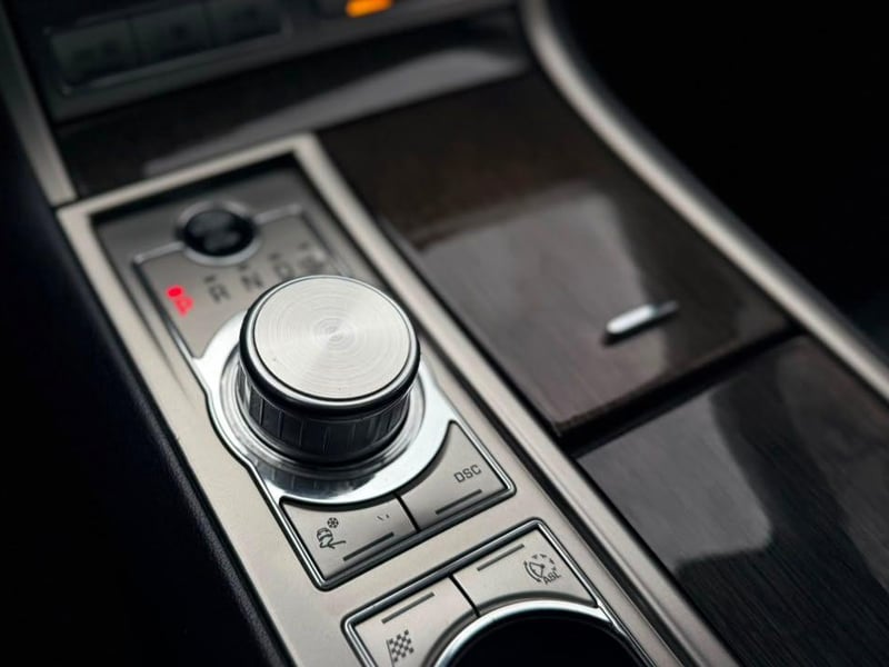 Jaguar XF R 2010 - Imagen 14 de 20