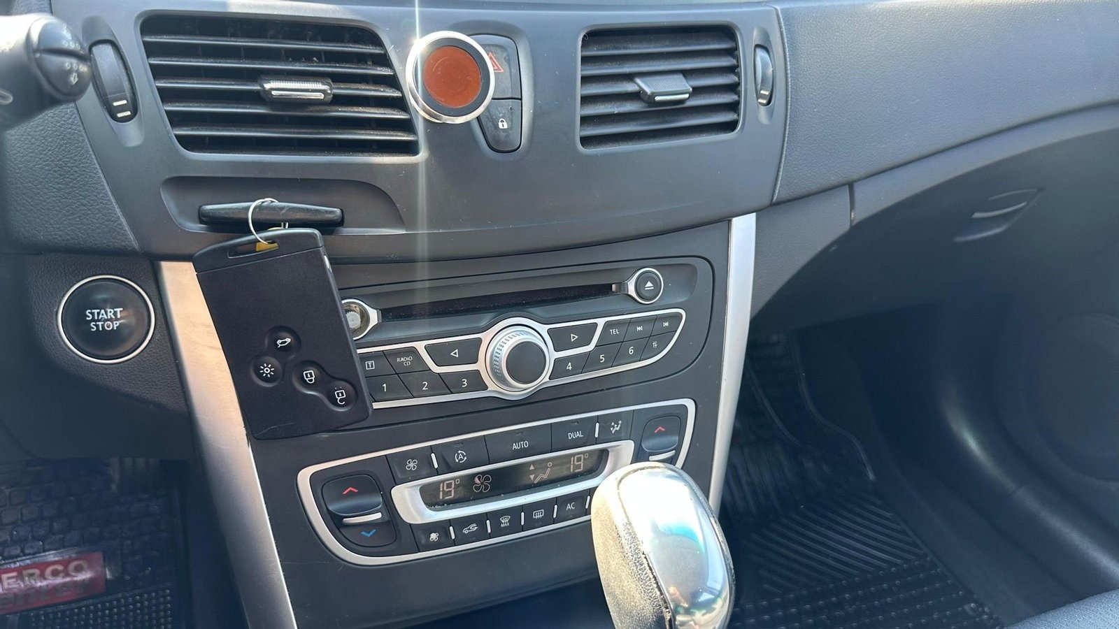 Renault Latitude 2014 - Imagen 18 de 20