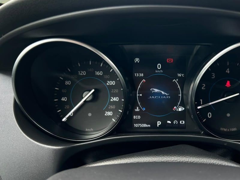 Jaguar XE 2018 - Imagen 7 de 20