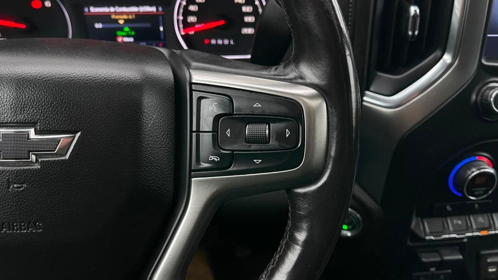 Chevrolet SILVERADO DCAB 5.3 AUT 2019 - Imagen 9 de 14
