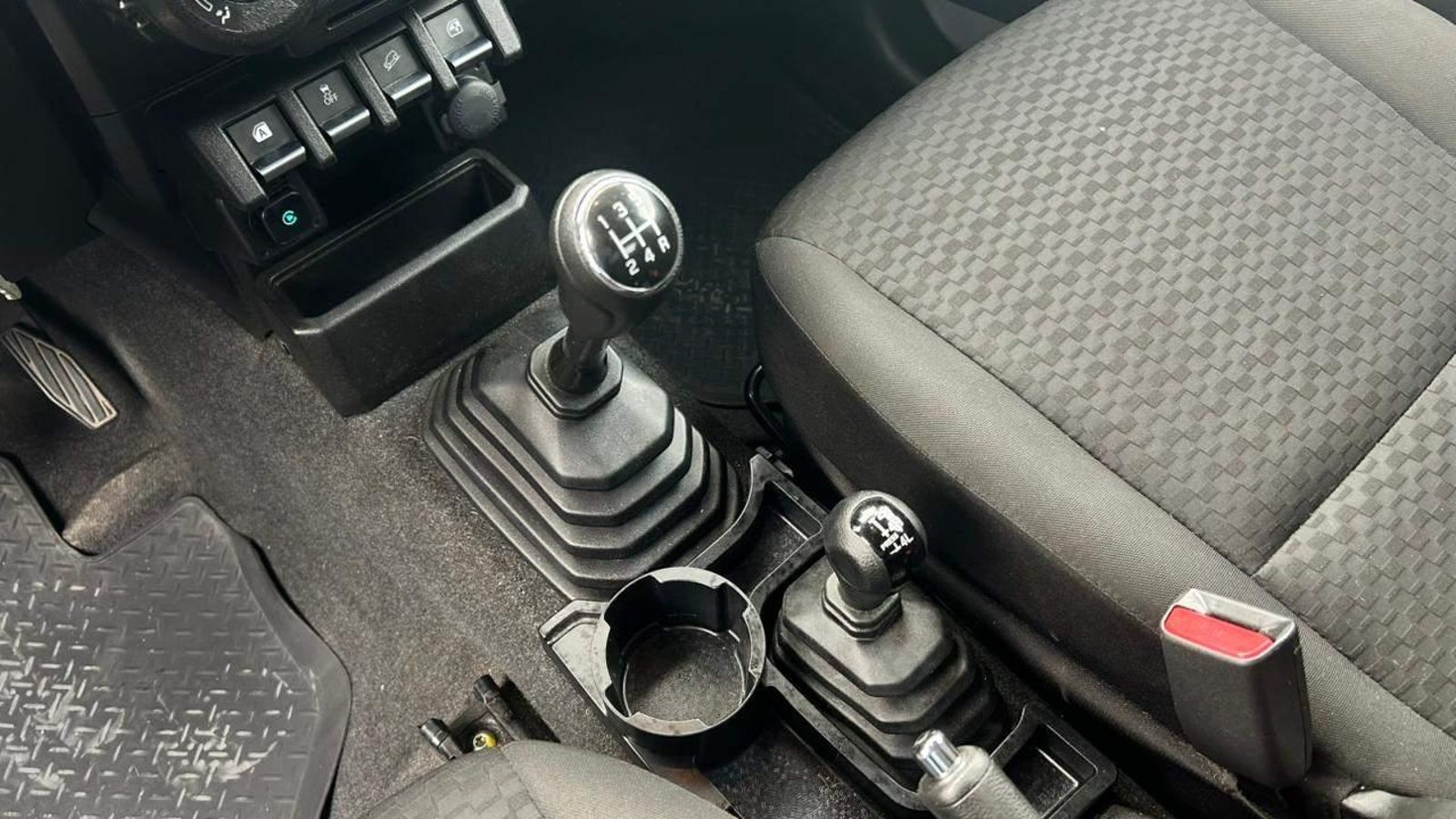 Suzuki Jimny 2023 - Imagen 15 de 20