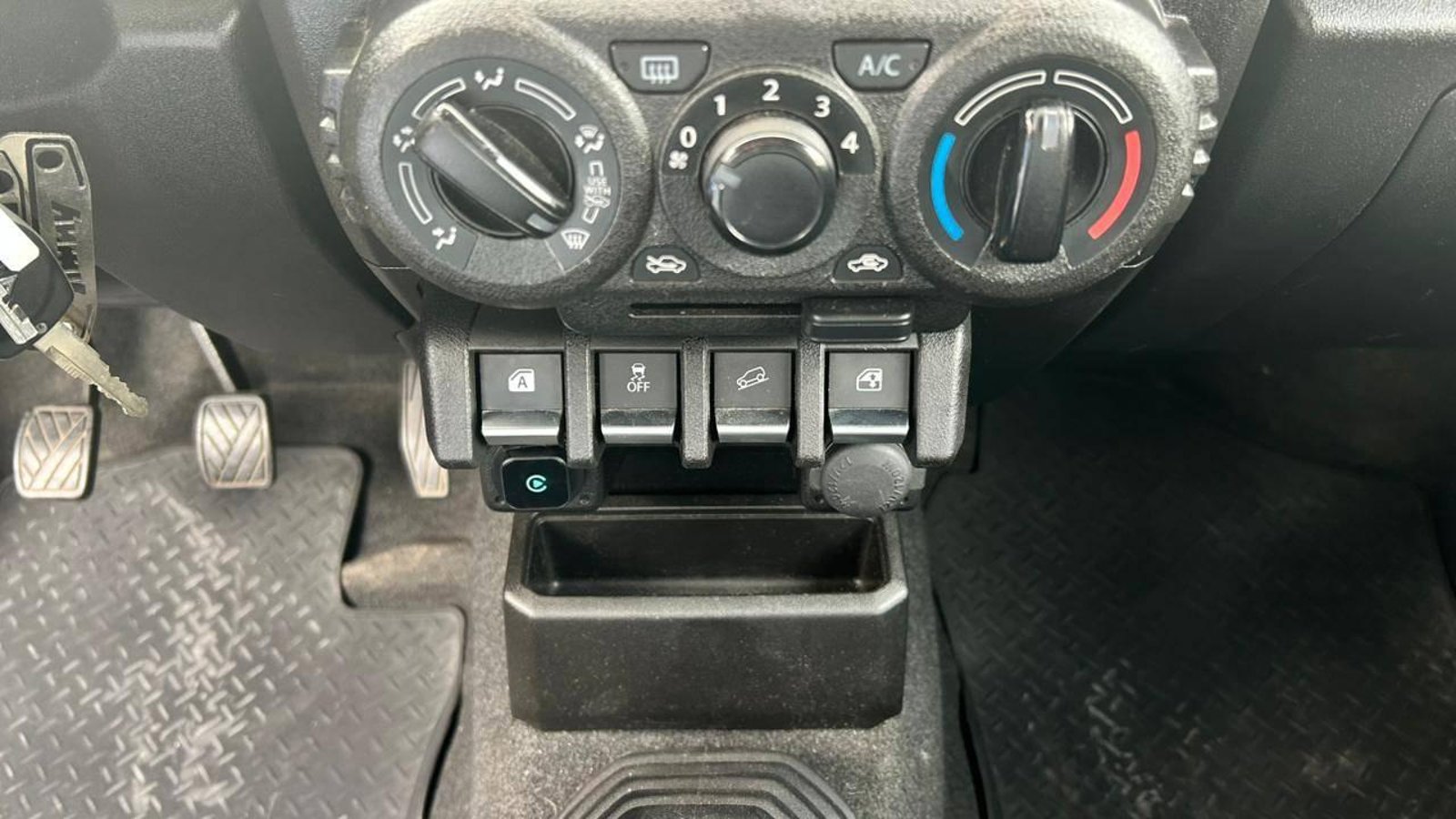Suzuki Jimny 2023 - Imagen 19 de 20