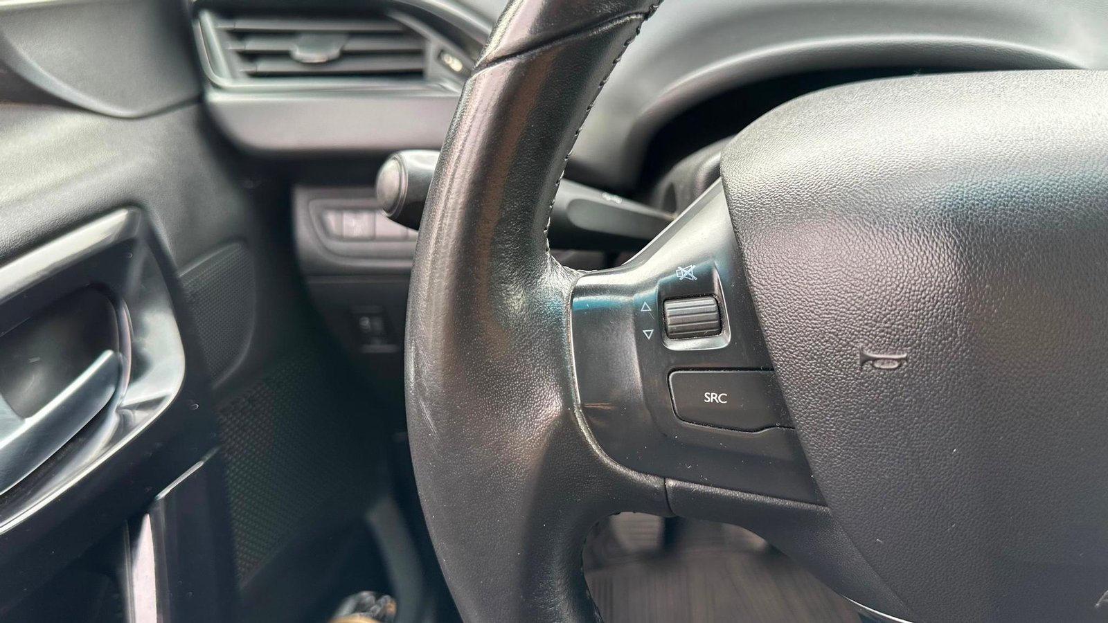 Peugeot 208 PURE TECH HB 1.2 2019 - Imagen 10 de 19