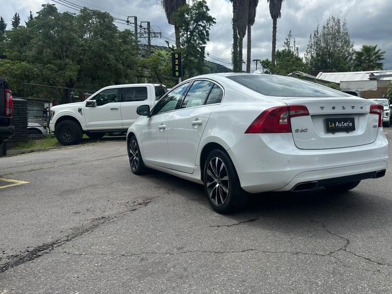 Volvo S60 2019 - Imagen 3 de 20