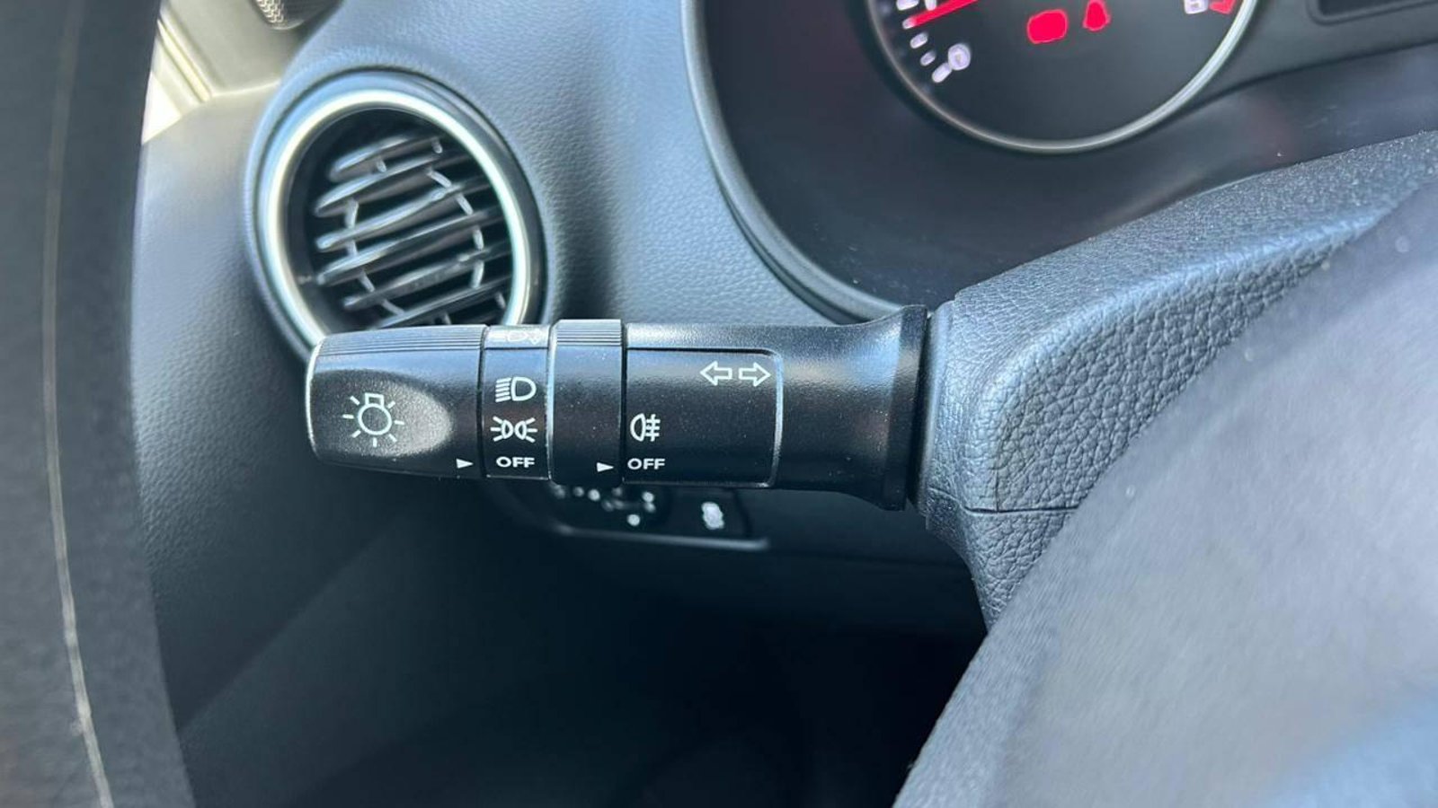 Kia SOLUTO 2026 - Imagen 19 de 20