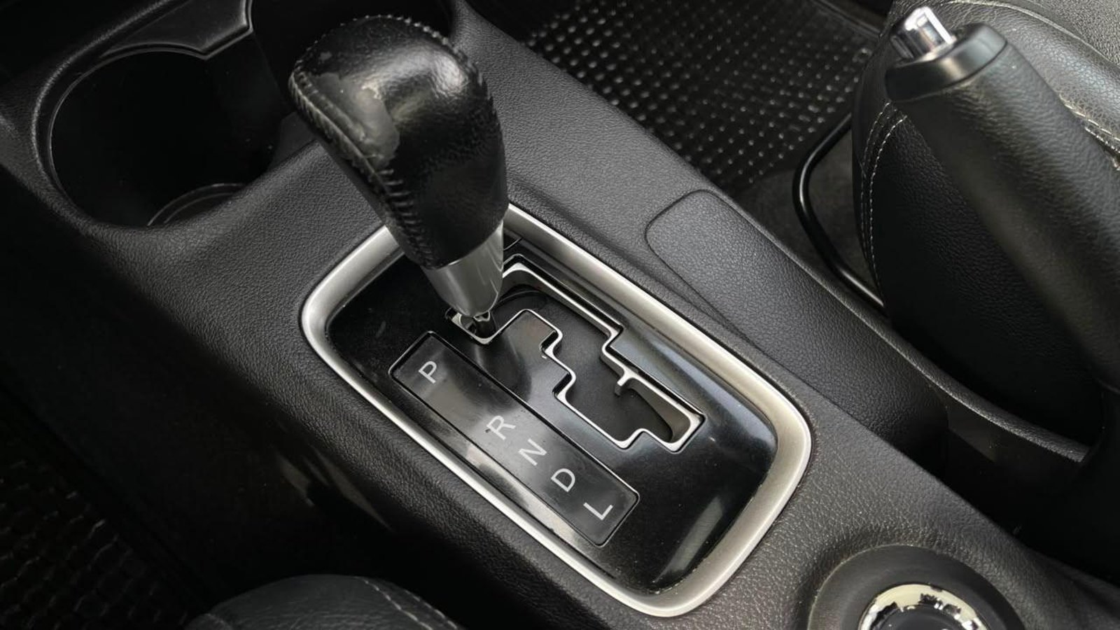 Mitsubishi OUTLANDER 2014 - Imagen 13 de 18