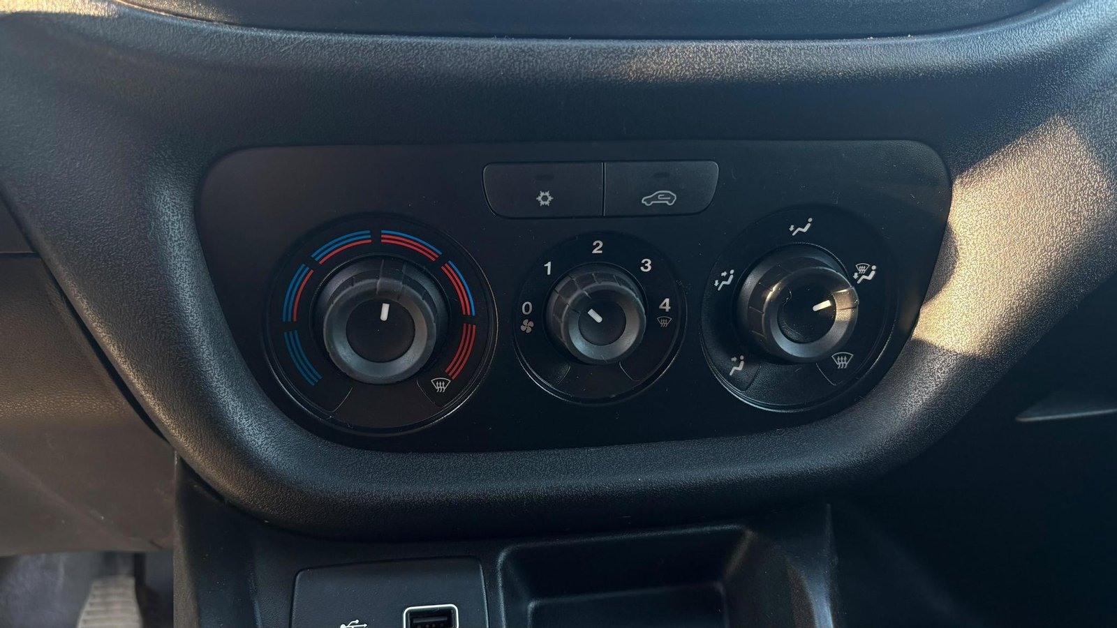 RAM VAN 1000 CARGO 2022 - Imagen 9 de 17