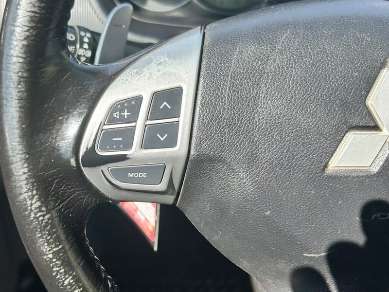 Mitsubishi MONTERO SPORT 2012 - Imagen 19 de 20