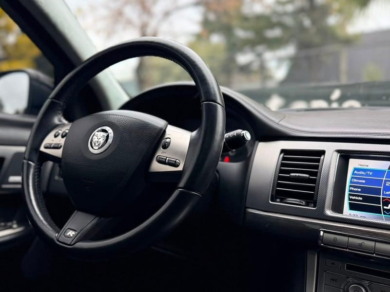 Jaguar XF R 2010 - Imagen 10 de 20