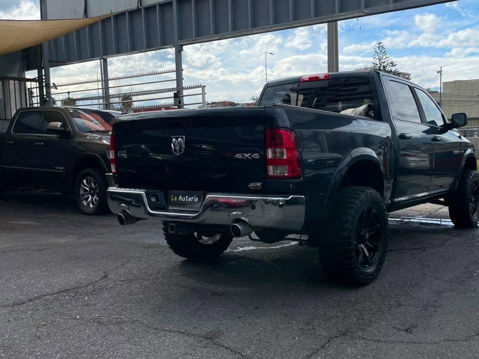 Dodge RAM 1500 LARAMIE 2017 - Foto 4 de 16