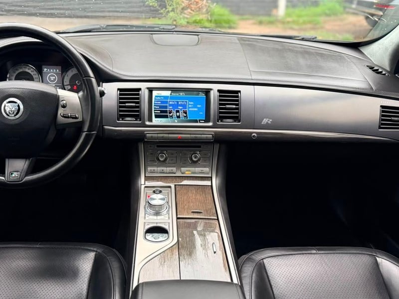 Jaguar XF R 2010 - Imagen 17 de 20