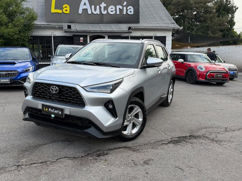 Toyota YARIS CROSS 2025