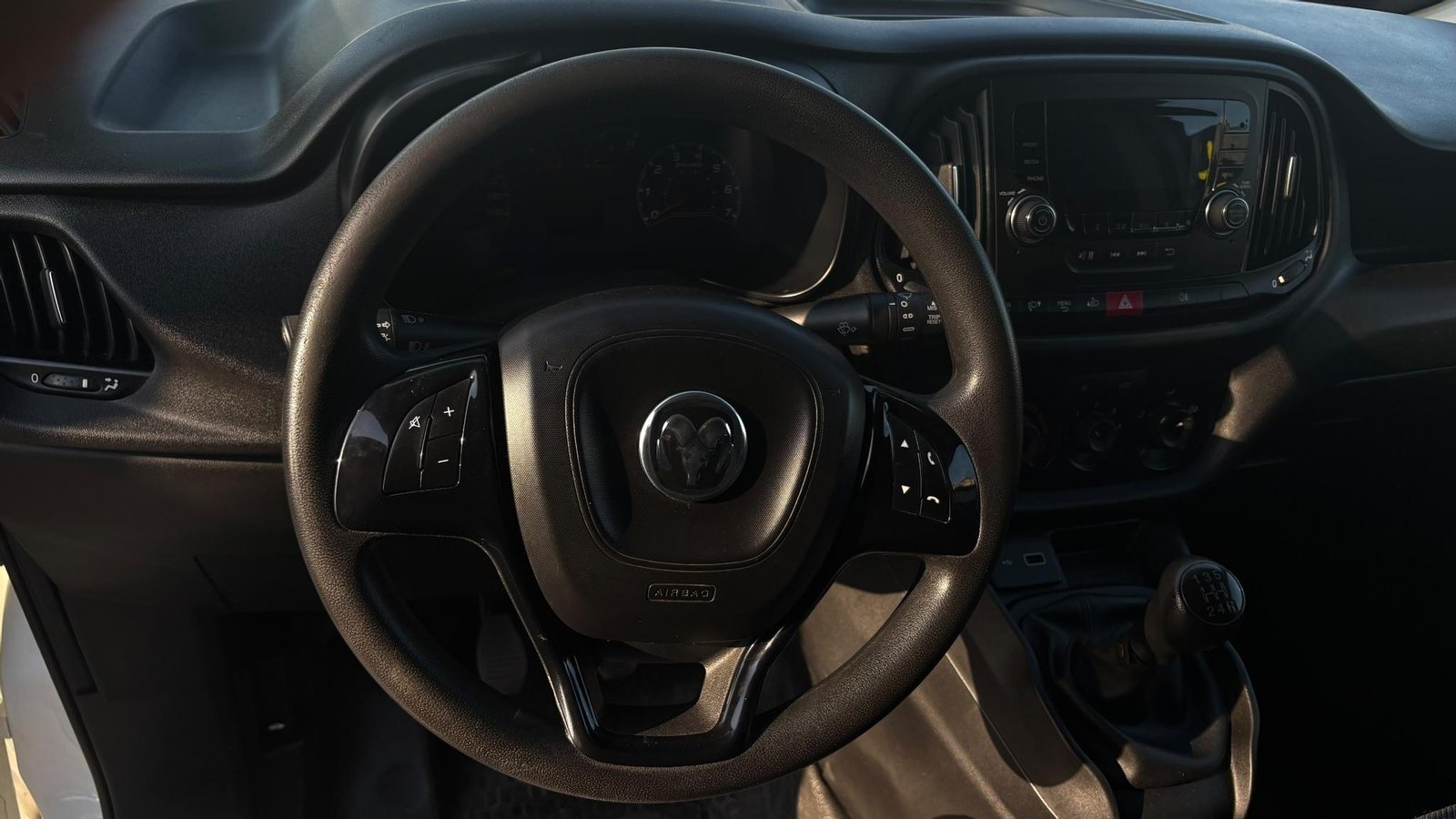 RAM VAN 1000 CARGO 2022 - Imagen 10 de 17
