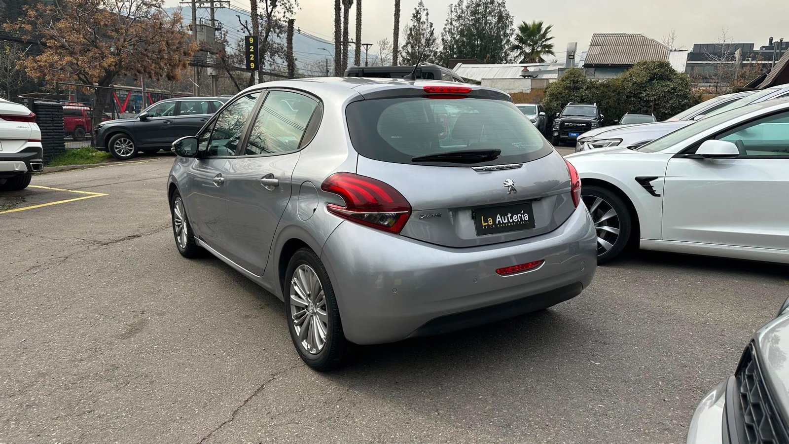 Peugeot 208 PURE TECH HB 1.2 2019 - Imagen 3 de 19
