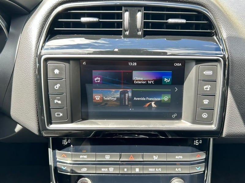 Jaguar XE 2018 - Imagen 10 de 20