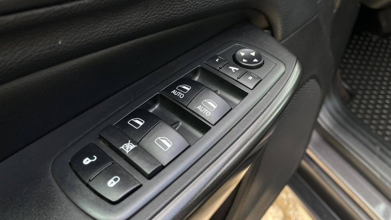 Jeep CHEROKEE TRAILHAWK 4X4 3.2 AUT 2019 - Imagen 16 de 18