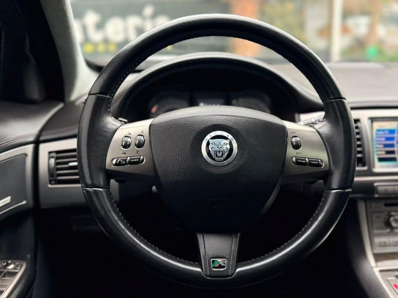 Jaguar XF R 2010 - Imagen 8 de 20