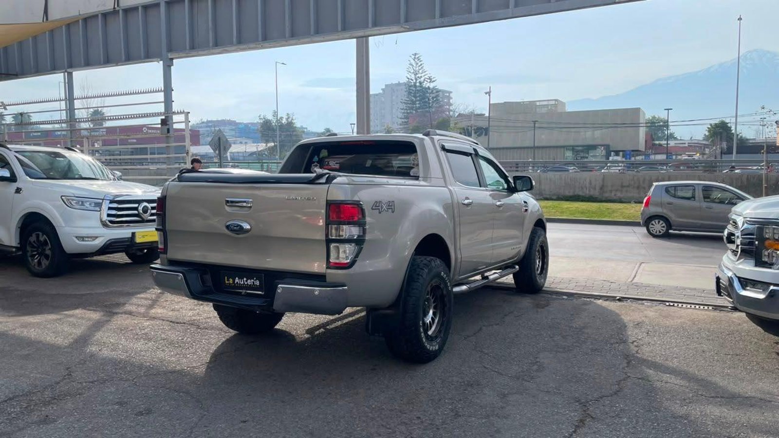 Ford RANGER DCAB LTD 4X4 3.2 2020 - Imagen 3 de 14