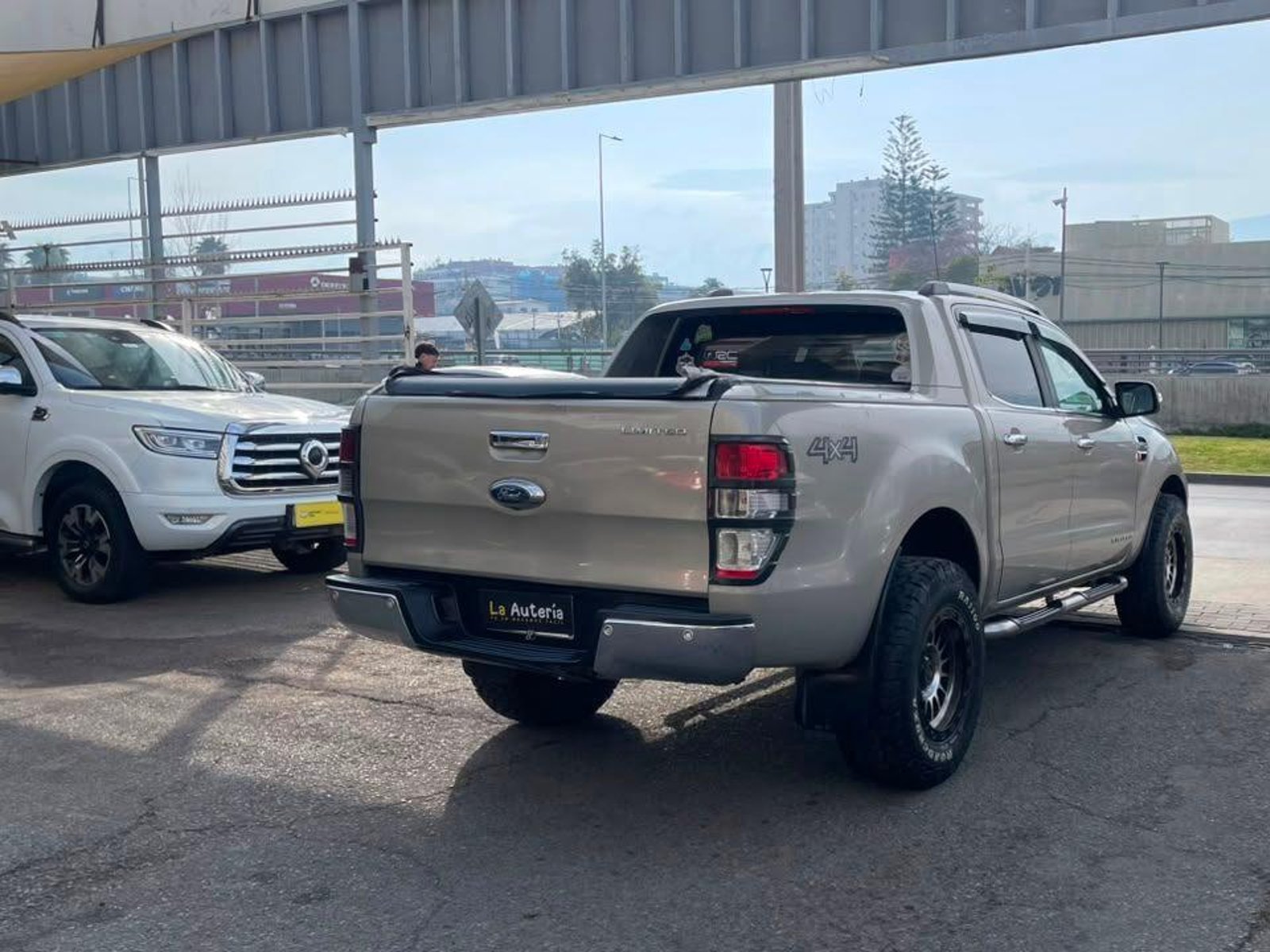 Ford RANGER DCAB LTD 4X4 3.2 2020 - Foto 3 de 14