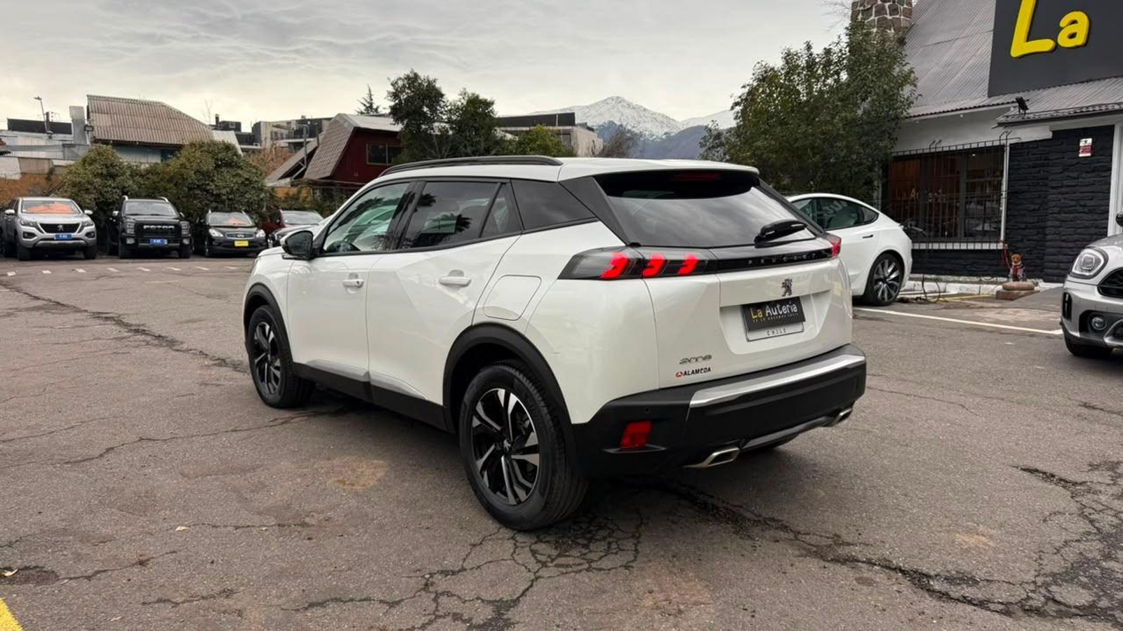 Peugeot 2008 ALLURE 1.2 2022 - Imagen 3 de 20