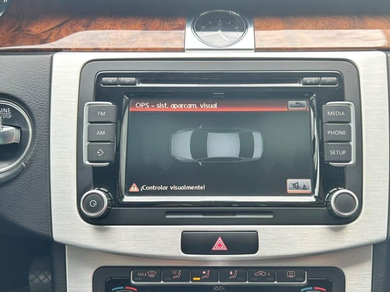 Volkswagen PASSAT 2013 - Imagen 12 de 20