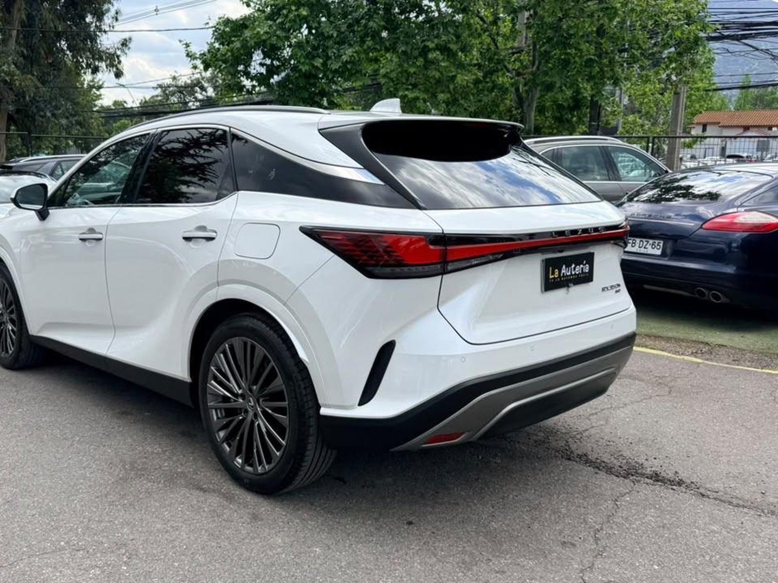 Lexus RX350H 2.5 AWD 2024 - Foto 3 de 20