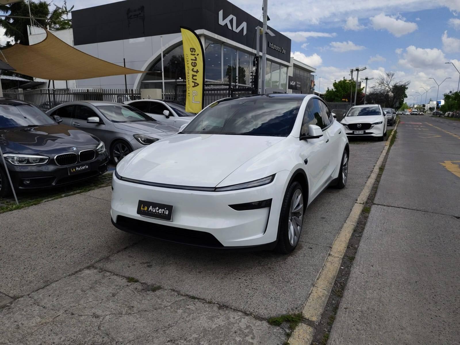 Tesla Model Y 2025