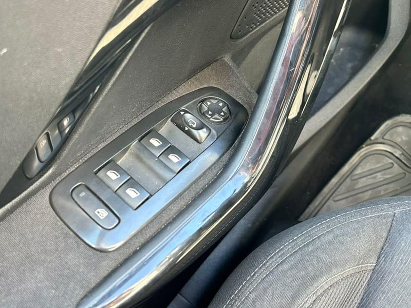 Peugeot 208 2019 - Imagen 18 de 20