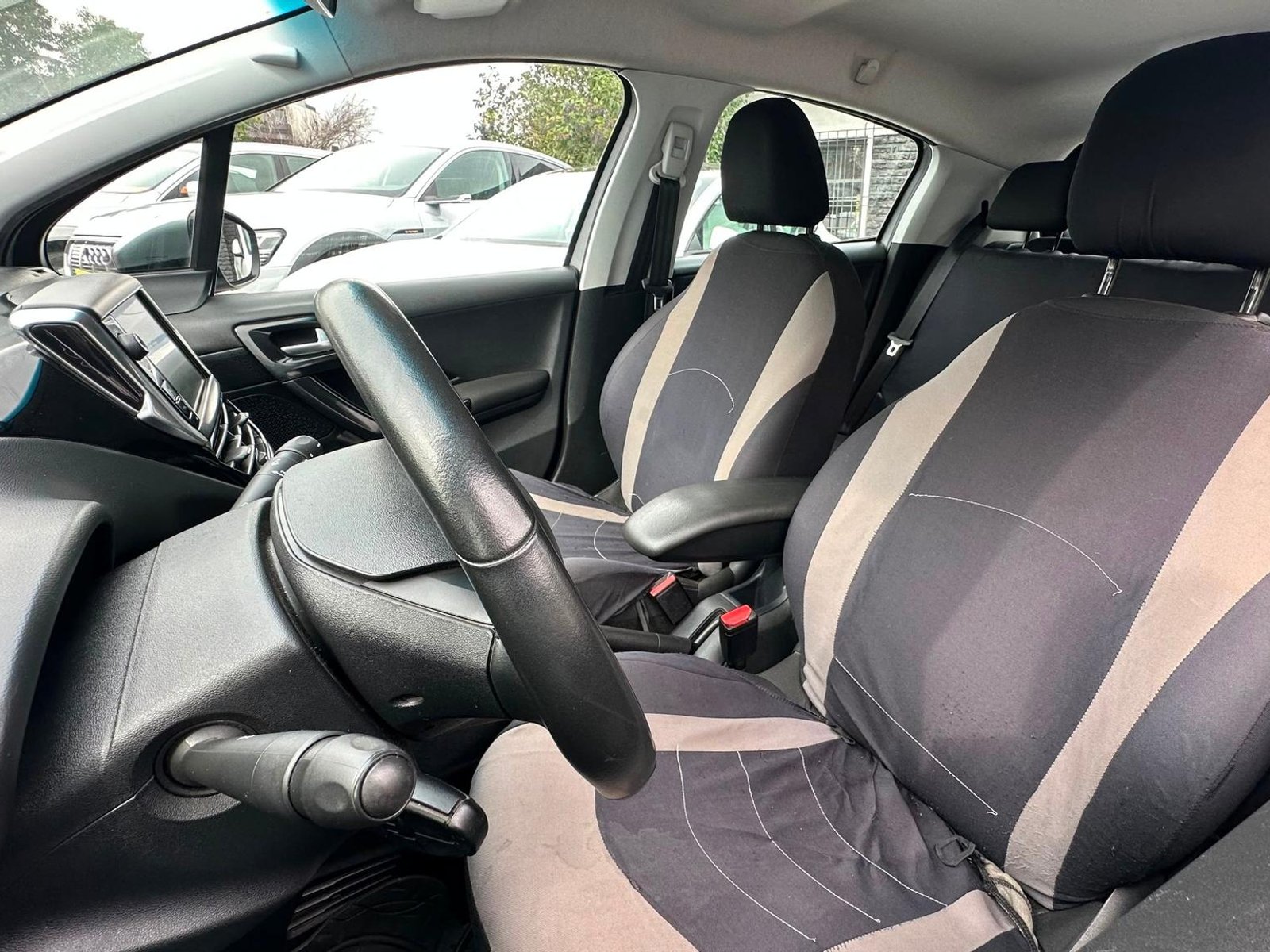 Peugeot 208 PURE TECH HB 1.2 2019 - Foto 5 de 19