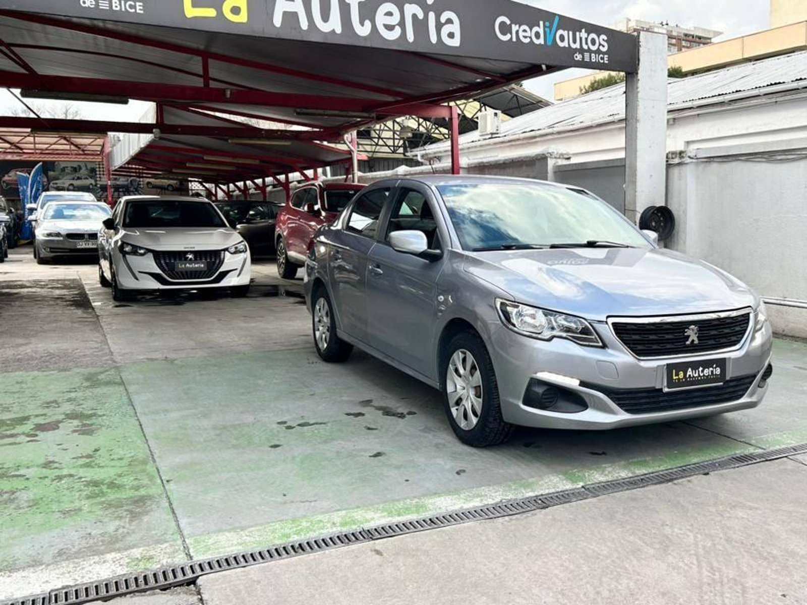 Peugeot 301 VTI 2018 - Foto 2 de 18