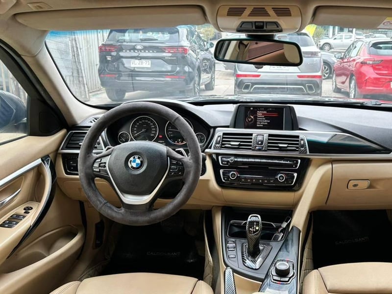 BMW 320i 2017 - Imagen 9 de 20