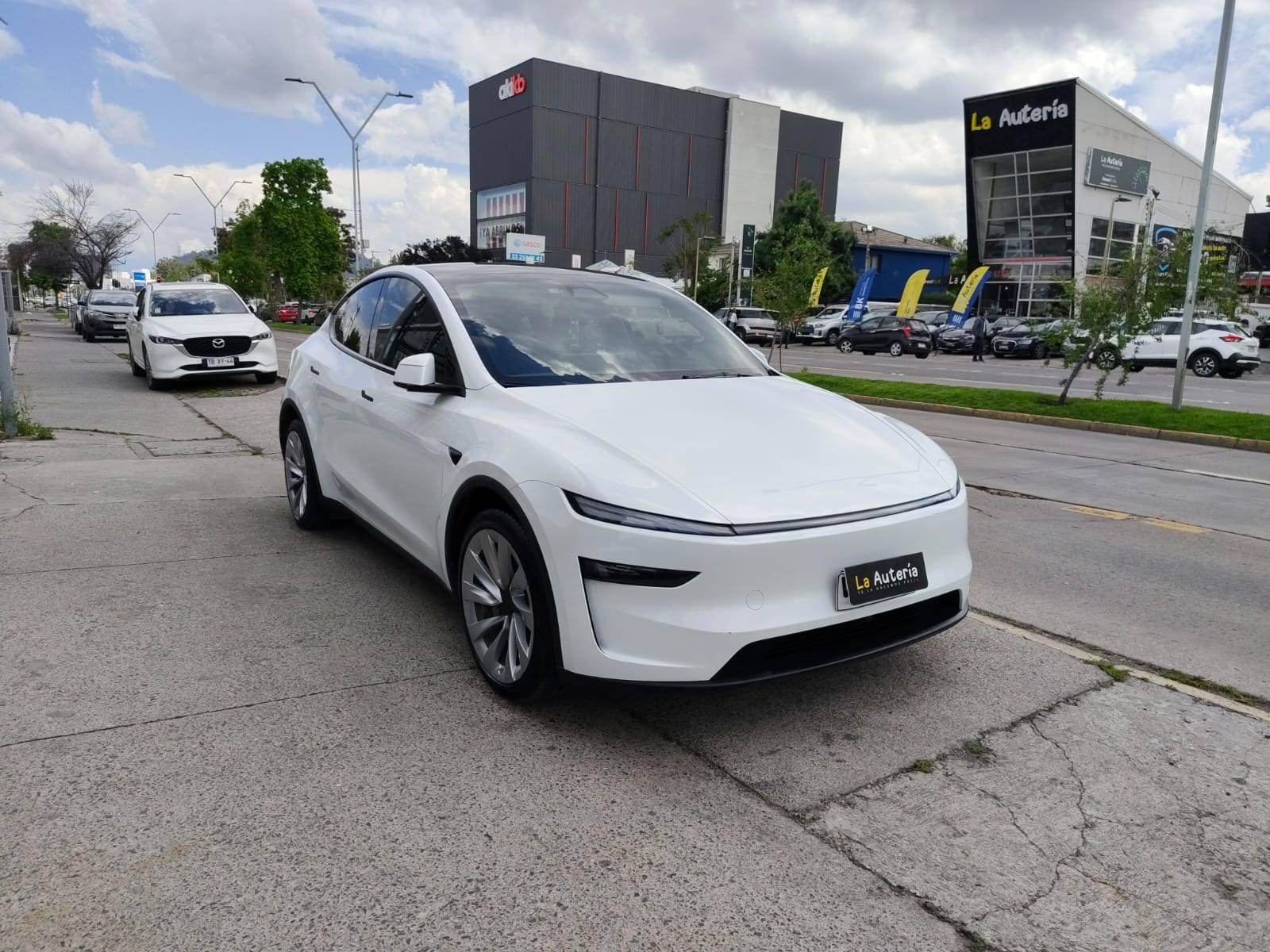 Tesla MODEL Y 2025 - Foto 2 de 18
