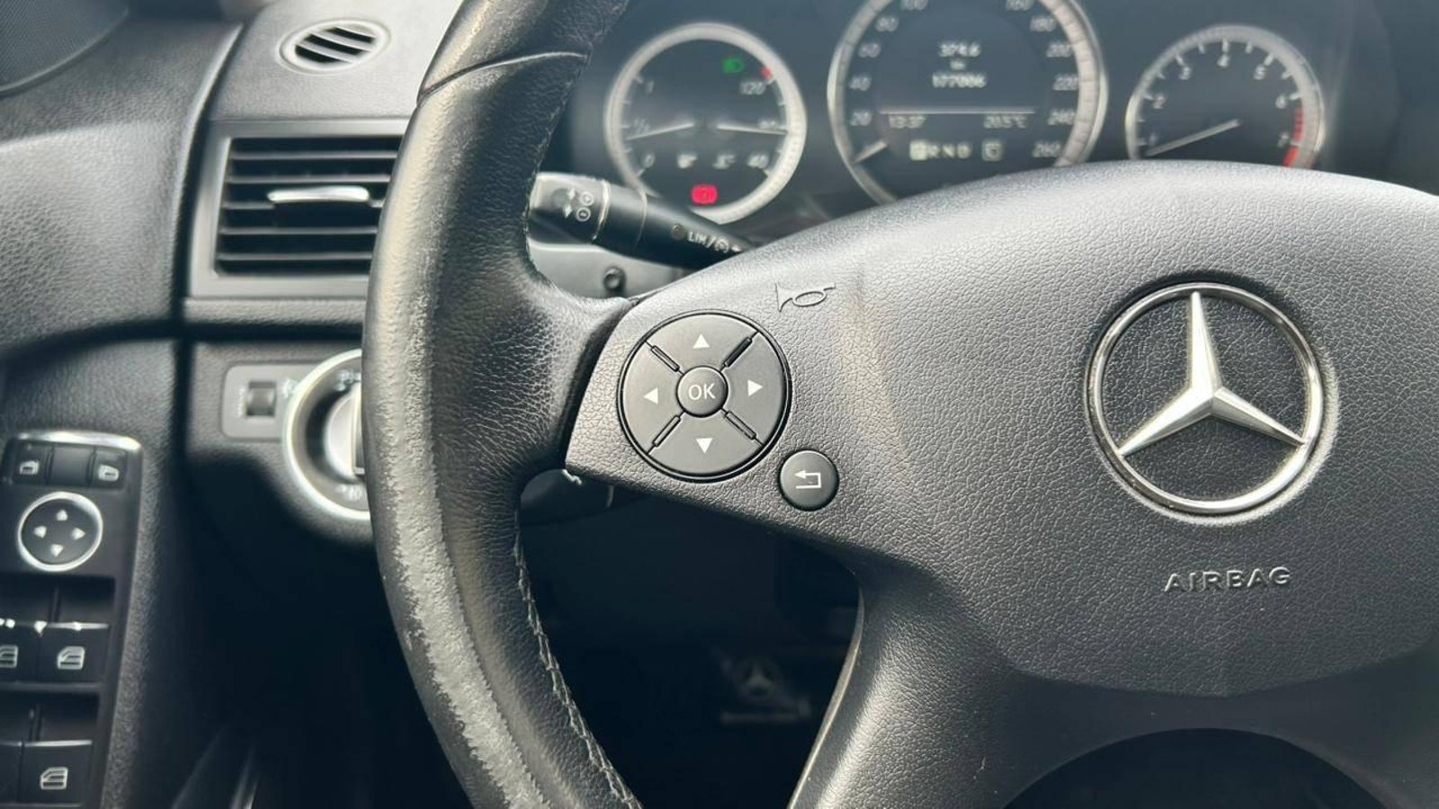 Mercedes-Benz C180 2011 - Imagen 16 de 20