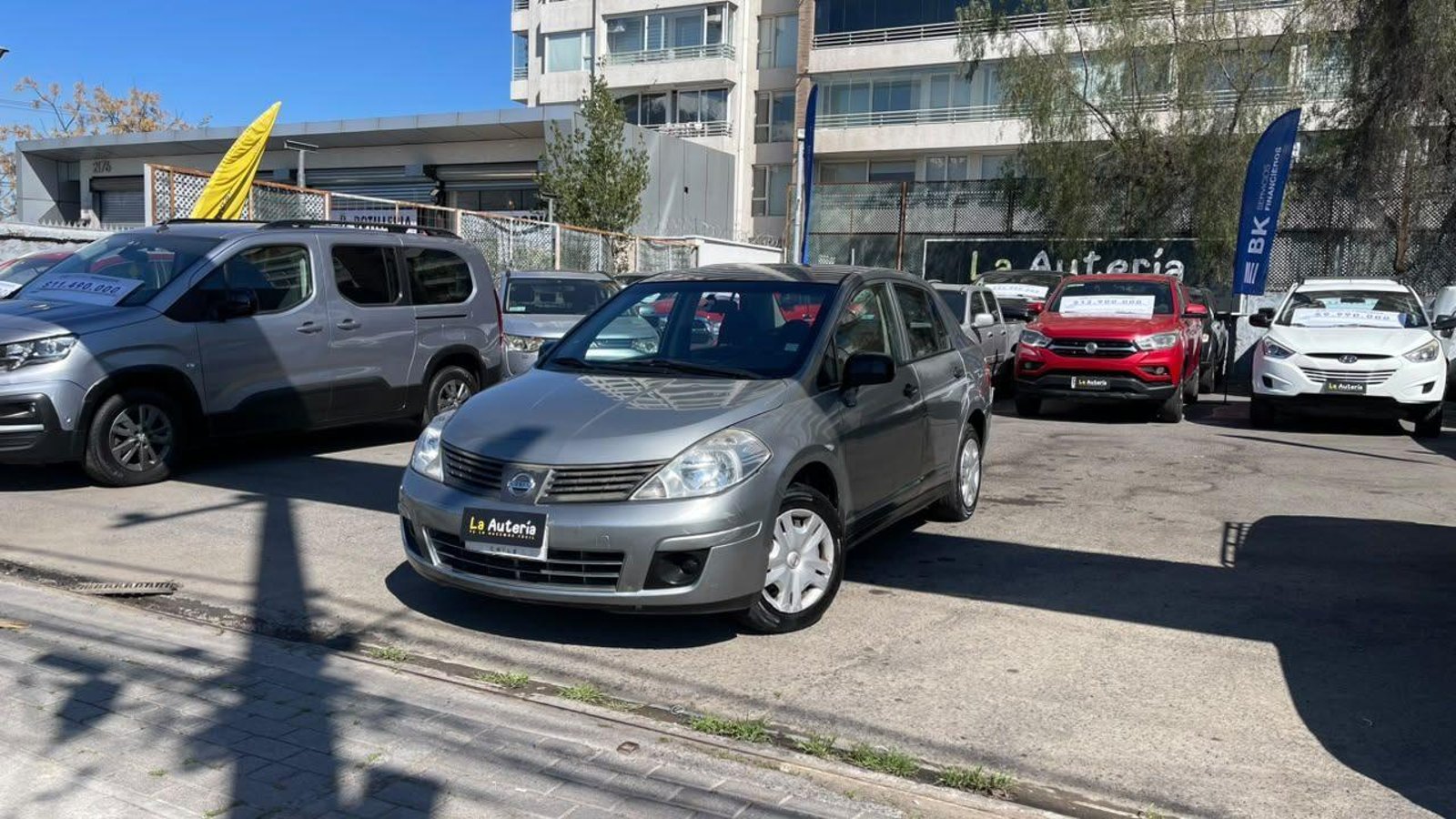 Nissan TIIDA 2012