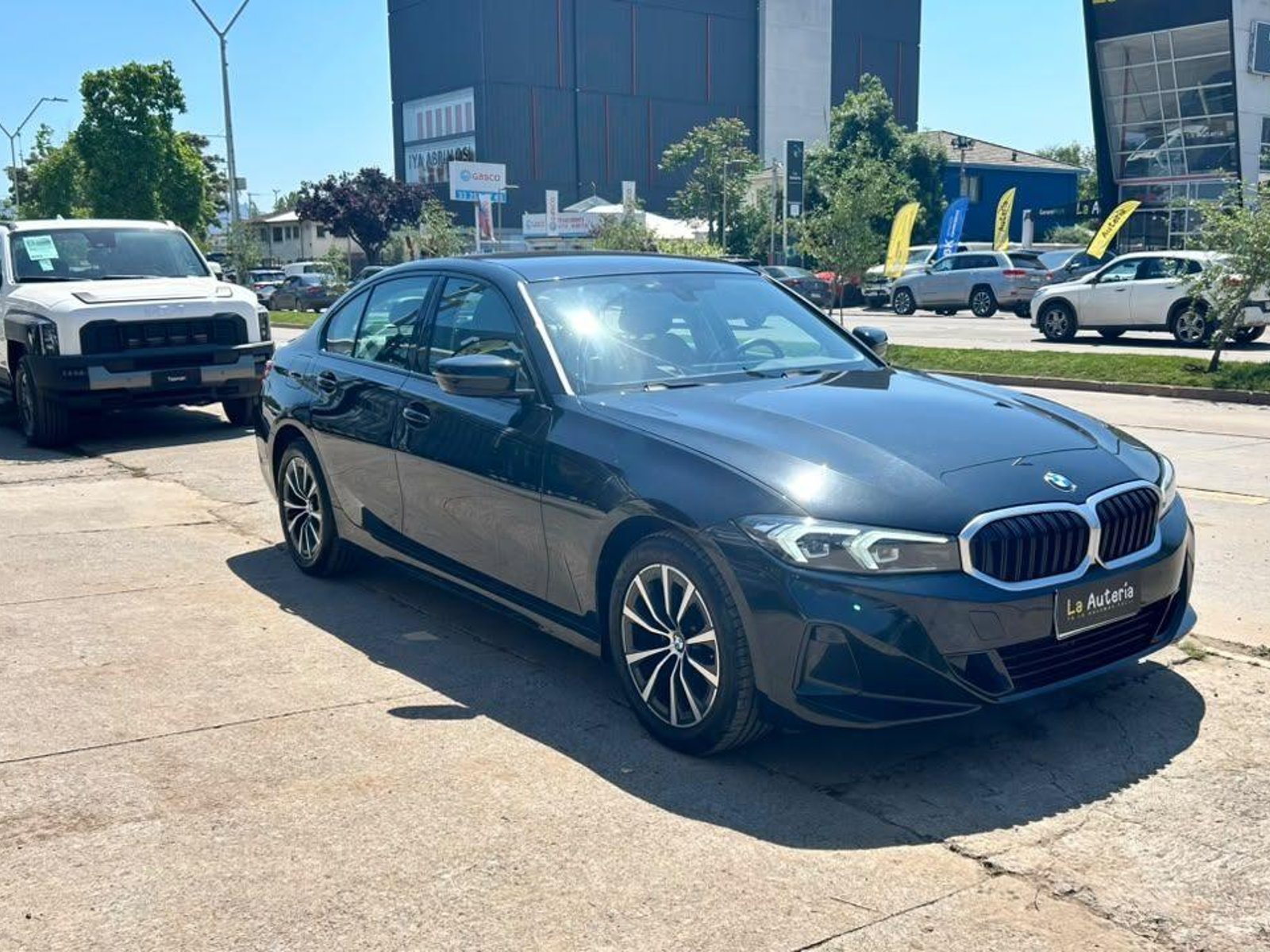 BMW 320I URBAN LCI 2023 - Foto 2 de 20