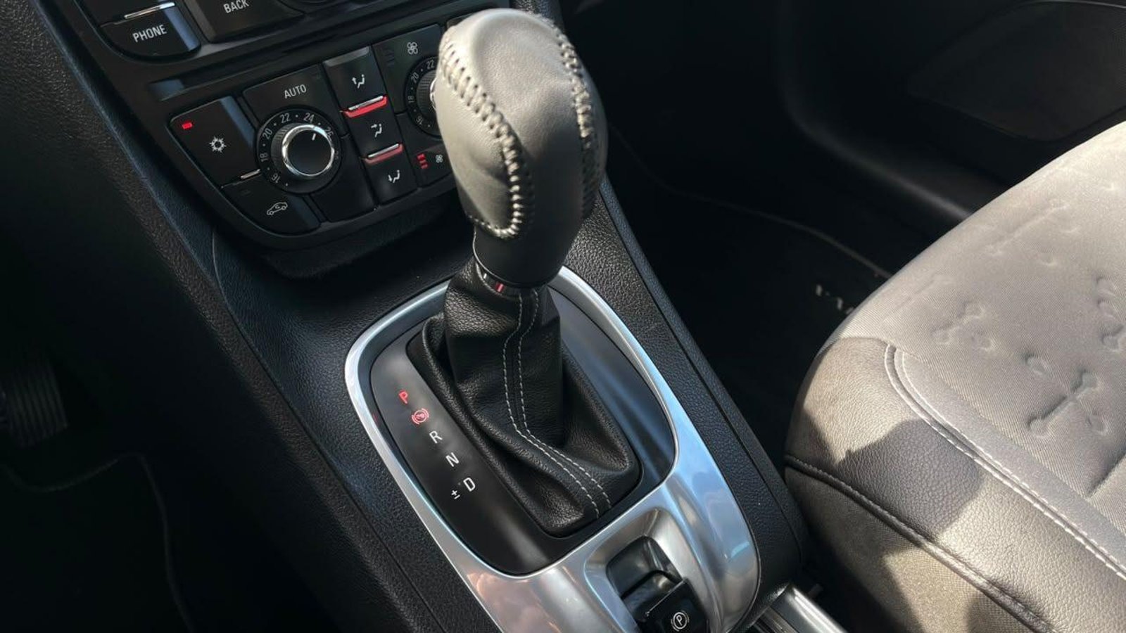 Opel MERIVA COSMO 1 4 AT 2017 - Imagen 14 de 14