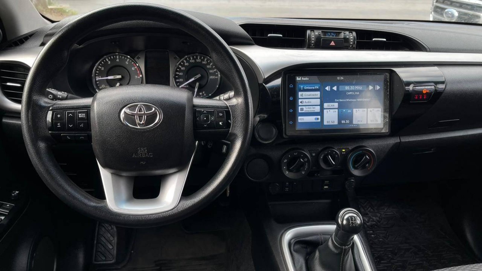 TOYOTA HILUX 2022 - Imagen 9 de 18