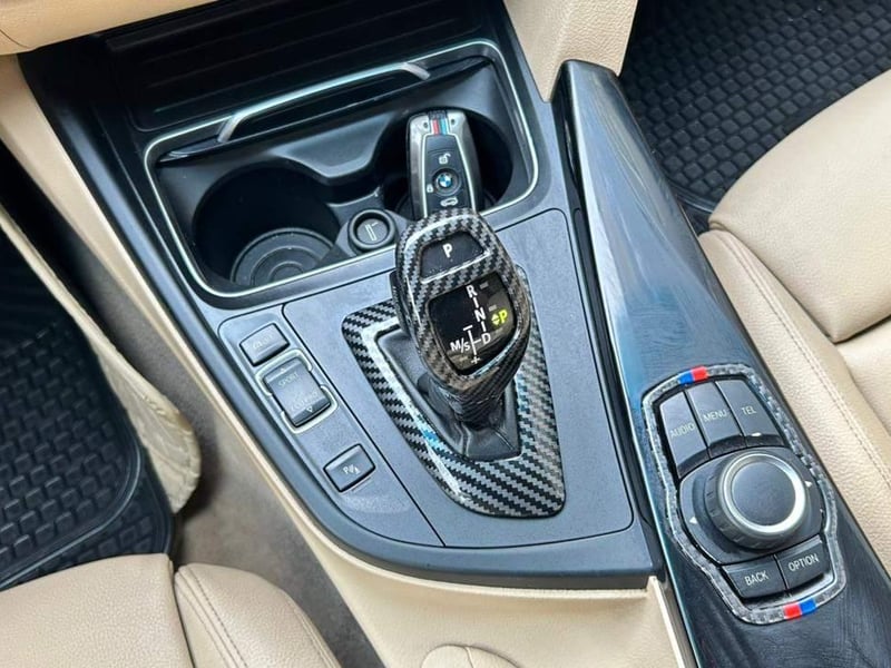 BMW 320i 2017 - Imagen 12 de 20
