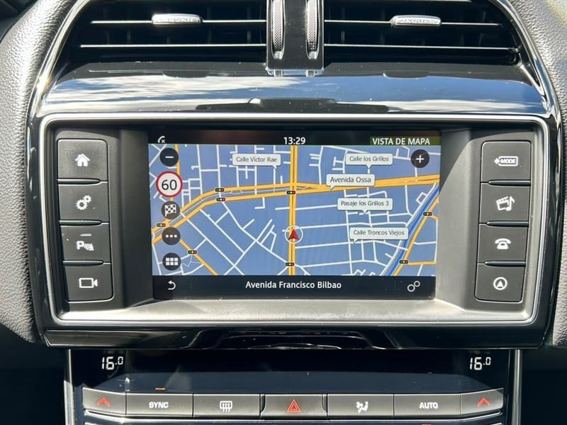 Jaguar XE 2018 - Imagen 11 de 20