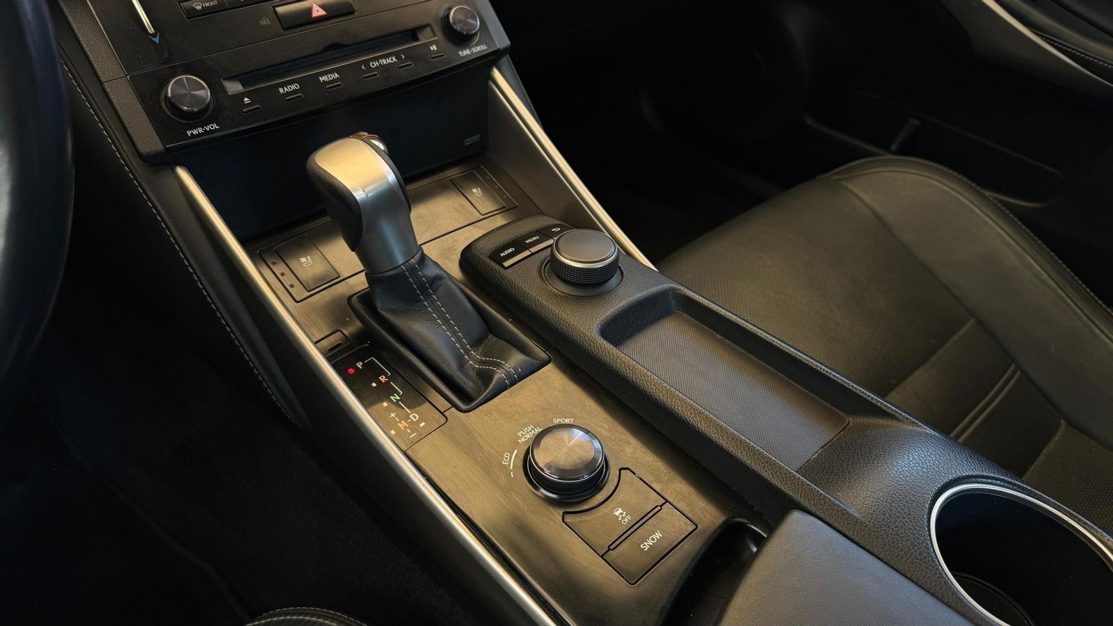 Lexus IS 2014 - Imagen 18 de 20