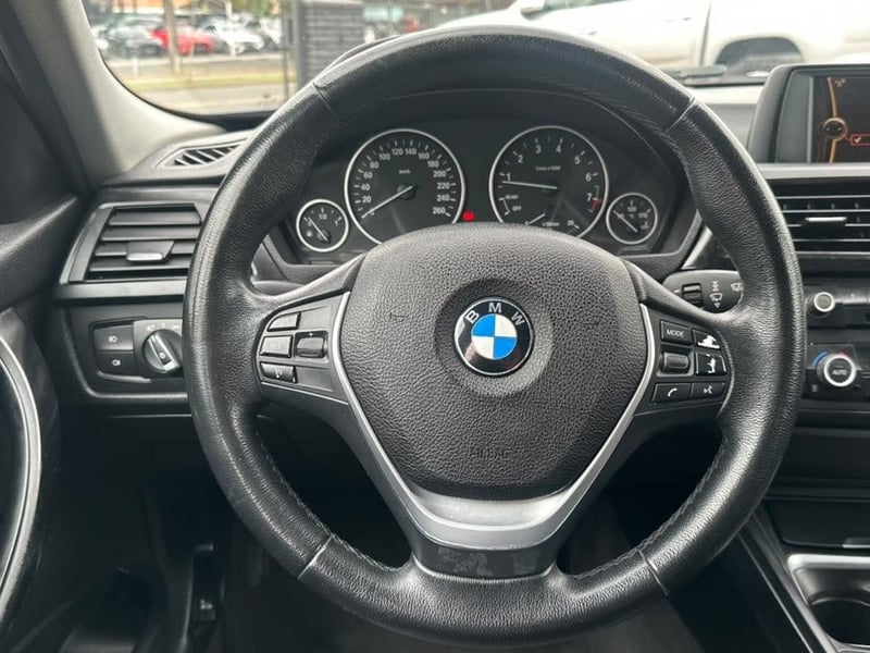 BMW 320I 2013 - Imagen 13 de 20