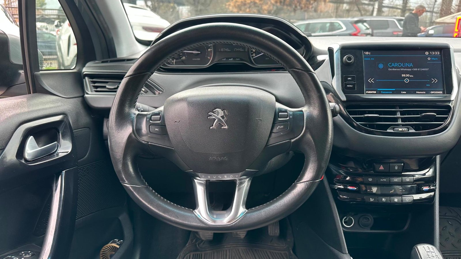 Peugeot 208 PURE TECH HB 1.2 2019 - Imagen 12 de 19
