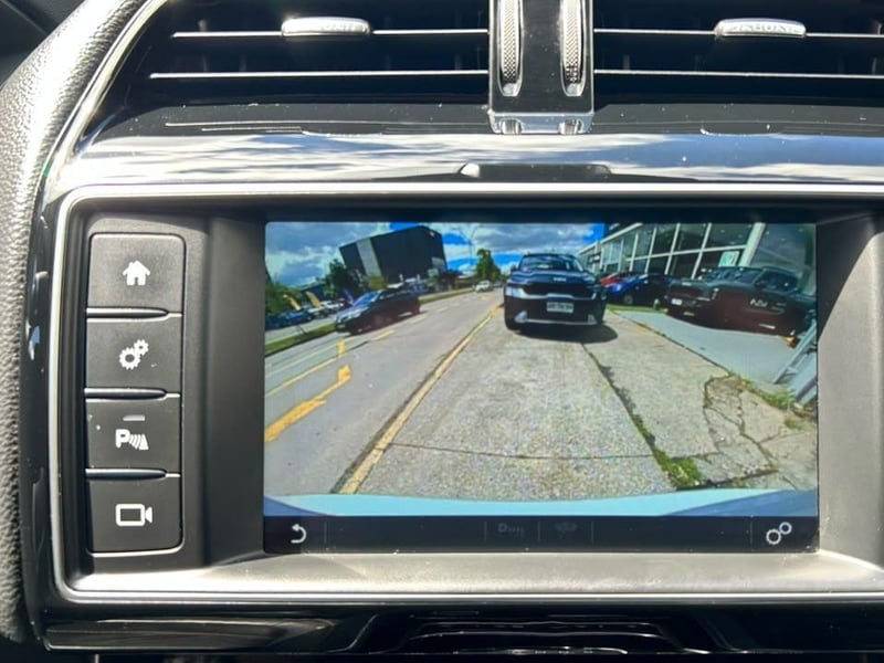 Jaguar XE 2018 - Imagen 12 de 20