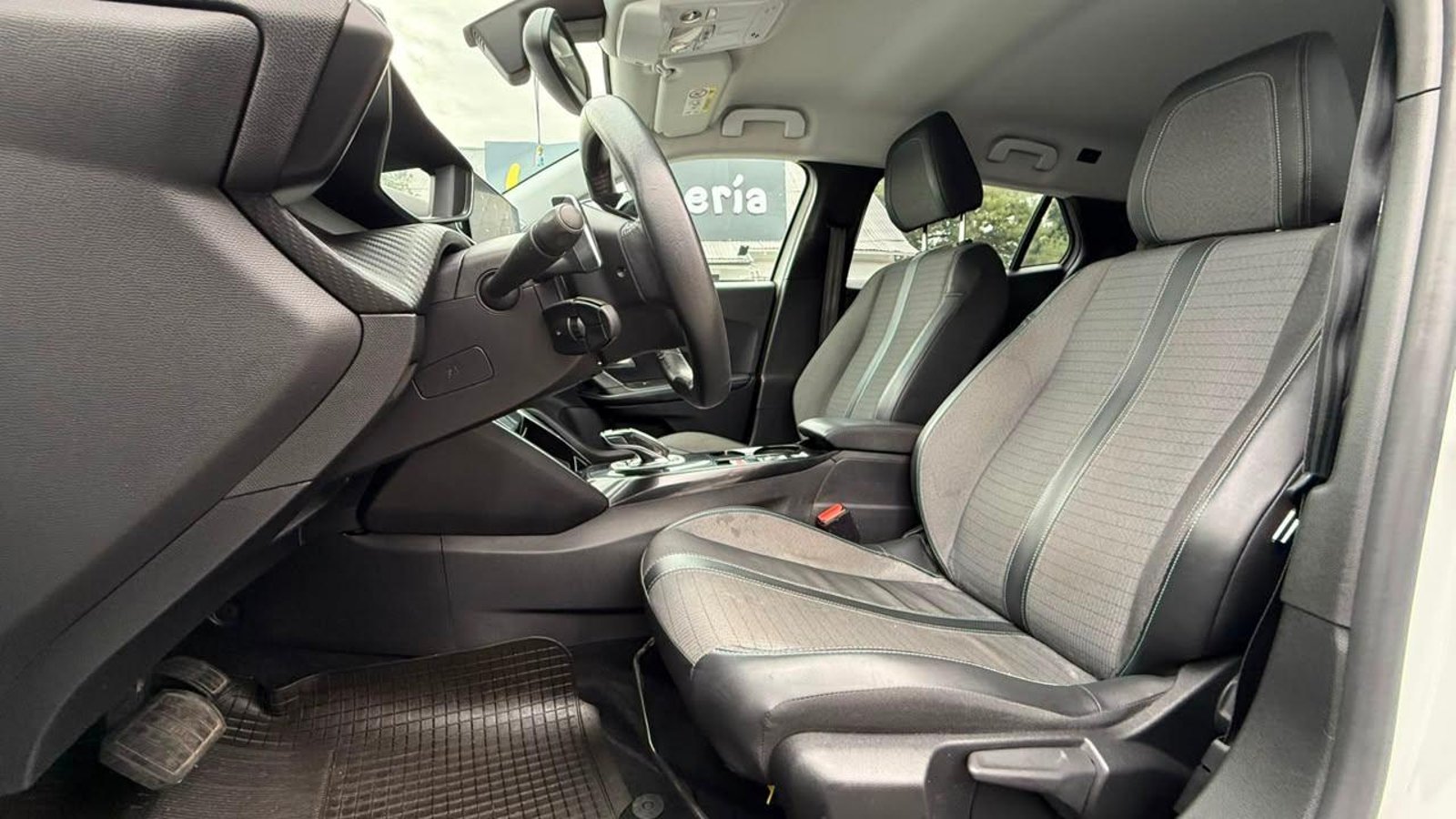Peugeot 2008 ALLURE 1.2 2022 - Imagen 6 de 20