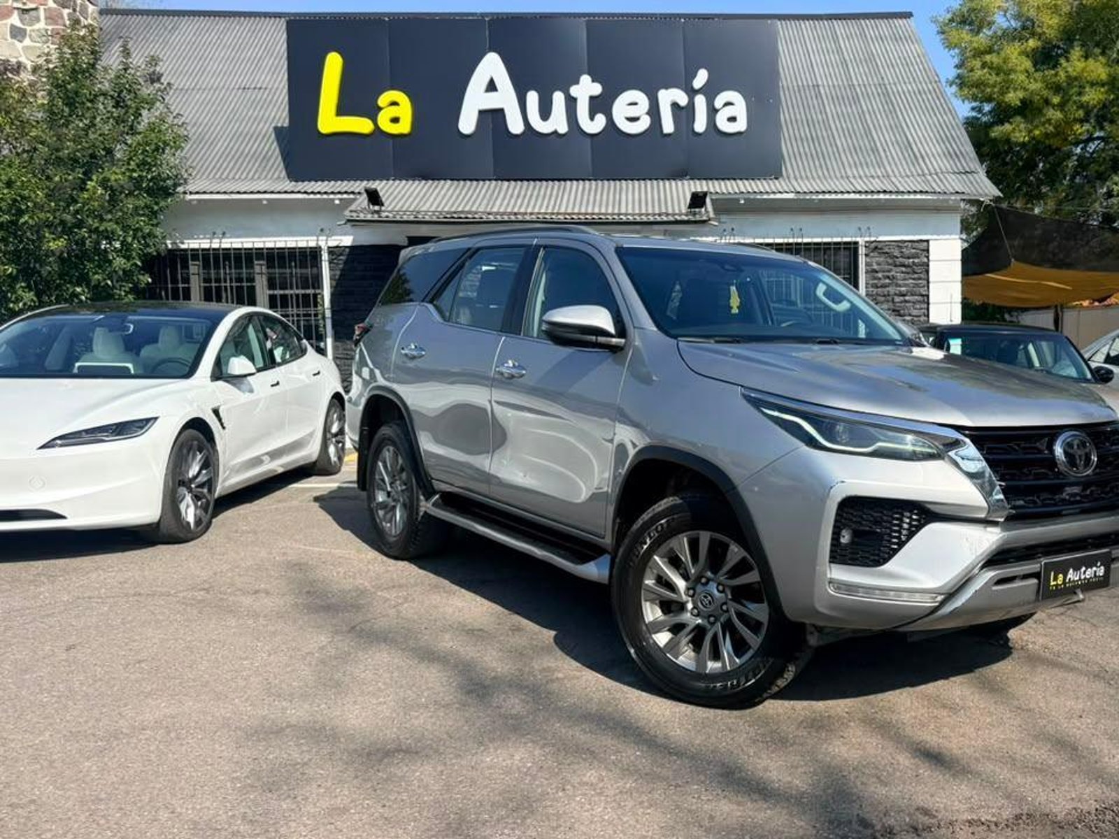 Toyota NEW FORTUNER SRX TDI 4X4 2.8 AUT 2022 - Foto 2 de 20